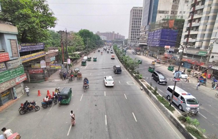 অনেকে বলছেন, সবসময় এমন ঢাকা হলে পুরো পরিবেশটাই পাল্টে যেতো। ঢাকা হয়ে উঠতো সত্যিকারের বাসযোগ্য শহর।