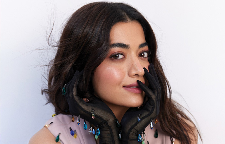 ২০১৪ সালে মডেলিং প্রতিযোগিতা দিয়ে শোবিজে রাশমিকার যাত্রা শুরু। ২০১৬ সালে কন্নড় সিনেমা ‘কিড়িক পার্টি’ দিয়ে তার বড় পর্দায় অভিষেক।