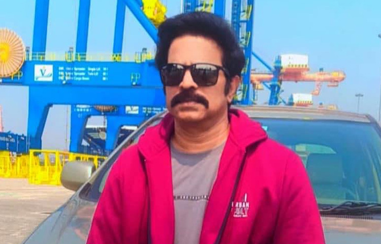 ১৯৮০ এর দশকের শেষ দিকে চলচ্চিত্র জগতে পা রেখেছেন প্রতিভাবান এই অভিনেতা। তবে জনপ্রিয়তা পান ১৯৯০ এর দশকে।