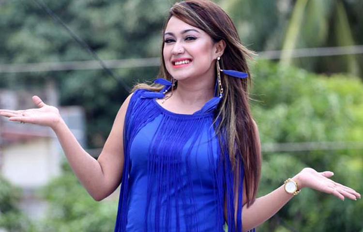 ২০০৯ সালে লাক্স চ্যানেল আই সুন্দরী প্রতিযোগিতায় ১৪তম অবস্থানে ছিলেন বিপাশা। পরে দু-চারটি নাটকে অভিনয় করেন।