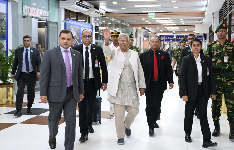 প্রধান উপদেষ্টার প্রেস উইং সূত্রে জানা গেছে, ২৮ মে টোকিওর স্থানীয় সময় দুপুর আড়াইটায় নারিতা আন্তর্জাতিক বিমানবন্দরে পৌঁছালে সেখানে জাপানের রাষ্ট্রাচার প্রধান এবং দেশটির সরকারের উচ্চপদস্থ কর্মকর্তা এবং সেখানে নিযুক্ত বাংলাদেশের রাষ্ট্রদূত প্রধান উপদেষ্টাকে স্বাগত জানাবেন।