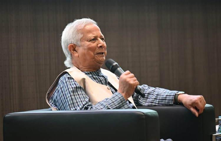 বৈঠক শেষে বাংলাদেশের ব্যবসাবান্ধব পরিবেশ নিয়ে জাপানি বিনিয়োগকারীদের অবহিতকরণ এবং বাংলাদেশে জাপানি বিনিয়োগ আকর্ষণের উদ্দেশ্যে একটি গোলটেবিল বৈঠকে অংশগ্রহণ করবেন অধ্যাপক মুহাম্মদ ইউনূস।