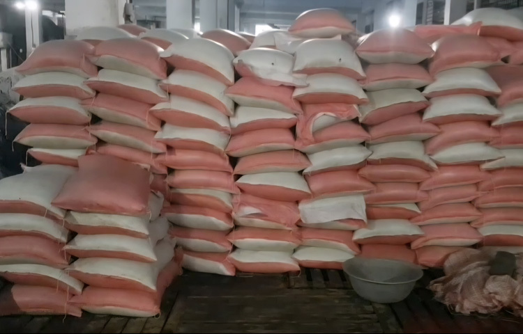 প্রাথমিক পর্যায়ে চামড়া সংরক্ষণের জন্য ট্যানারিগুলোতে লবণসহ সব ধরনের কেমিক্যাল মজুত করা হয়েছে।