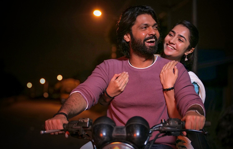 রক্ষিত শেট্টির পরিচালনায় নির্মিত ‘উলিদাভারু কান্দন্তে’ সিনেমায় ‘রিচি’ চরিত্রে তিনি নিজেই অভিনয় করেছেন। একজন মিস্টেরিয়াস গ্যাংস্টার হিসেবে তার কাচা অভিনয়, লোকাল অ্যাকসেন্ট এবং দৃঢ় ব্যক্তিত্ব দর্শকের মনে গেঁথে যায়। এই ছবির মধ্য দিয়েই কন্নড় সিনেমায় ‘ন্যারেটিভ এক্সপেরিমেন্ট’-এর নতুন ধারা শুরু হয়।