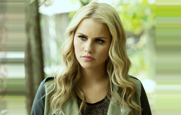 ১৯৮৮ সালের এই দিনে অস্ট্রেলিয়ার ব্রিসবেন শহরে তার জন্ম। ছোটবেলা থেকেই তিনি ছিলেন প্রচণ্ড সক্রিয় ও প্রতিভাবান। স্কুলজীবনে গান গাওয়া, সাঁতার, টাইকোন্ডো ও অ্যাথলেটিক্সে দারুণ পারদর্শী ছিলেন। তার পরিবার সবসময় তাকে সৃজনশীলতার অনুপ্রেরণা জুগিয়েছে—যার ফলেই তিনি ছোটবেলা থেকেই অভিনয়ের প্রতি আগ্রহী হয়ে ওঠেন।