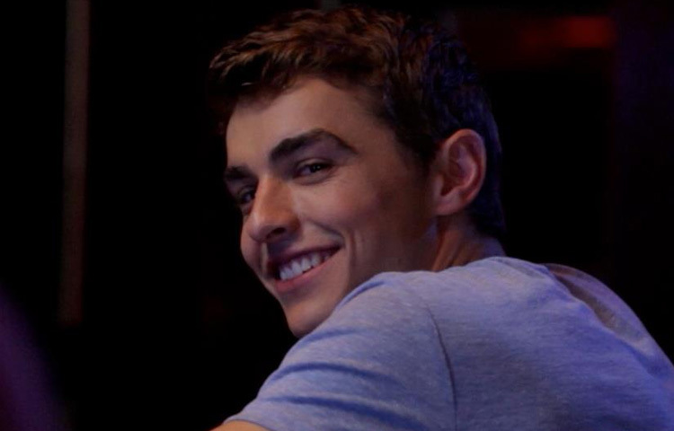 ১৯৮৫ সালের এই দিনে যুক্তরাষ্ট্রের পালো অল্টো, ক্যালিফোর্নিয়া শহরে তার জন্ম। এই অভিনেতার পুরো নাম ডেভিড জন ফ্রাঙ্কো। তার মা বেটসি ফ্রাঙ্কো একজন কবি, লেখক ও সম্পাদক এবং বাবা ডগ ফ্রাঙ্কো ছিলেন ব্যবসায়ী।