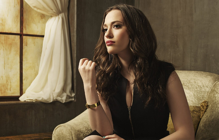 ১৯৮৬ সালের এই দিনে যুক্তরাষ্ট্রের পেনসিলভানিয়ার ব্রিন মাওরে তার জন্ম। এই অভিনেত্রীর পুরো নাম ক্যাথারিন ভিক্টোরিয়া লিটওয়াক। তার মা এলেন জুডিথ লিটওয়াক একজন কবি ও স্পিচ থেরাপিস্ট এবং বাবা জেরাল্ড জে. লিটওয়াক একজন মলিকিউলার ফার্মাকোলজিস্ট ও কলেজ অধ্যাপক। ক্যাট পাঁচ ভাইবোনের মধ্যে সবচেয়ে ছোট।