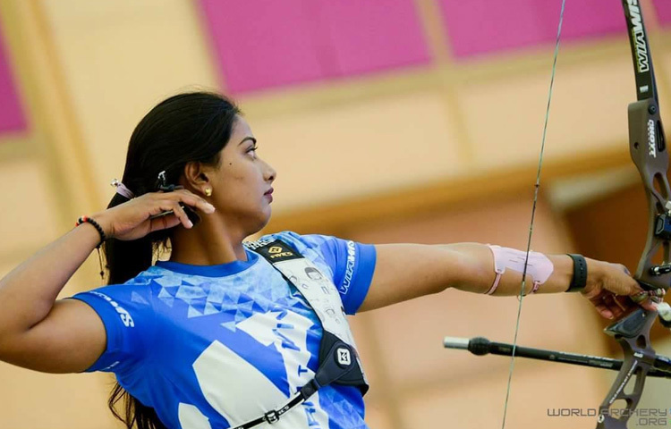 ১৯৯৪ সালের এই দিনে ভারতের ঝাড়খণ্ড রাজ্যের রাঁচির কাছে একটি ছোট গ্রামে দীপিকা কুমারীর জন্ম। বাবা শিবনারায়ণ মাহাতো ছিলেন অটোচালক এবং মা গীতা মাহাতো নার্স। সীমিত আর্থিক সামর্থ্য থাকা সত্ত্বেও পরিবার চেয়েছিল মেয়েটা যেন কিছু করে দেখাতে পারে।