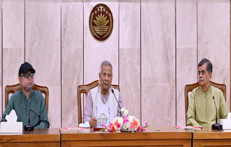 প্রধান উপদেষ্টা প্রফেসর মুহাম্মদ ইউনূস ঢাকায় তেজগাঁওয়ে তার কার্যালয়ে জুলাই গণ-অভ্যুত্থান স্মরণে মাসব্যাপী কর্মসূচির উদ্বোধন অনুষ্ঠানে বক্তৃতা করেন। ছবি: পিআইডি