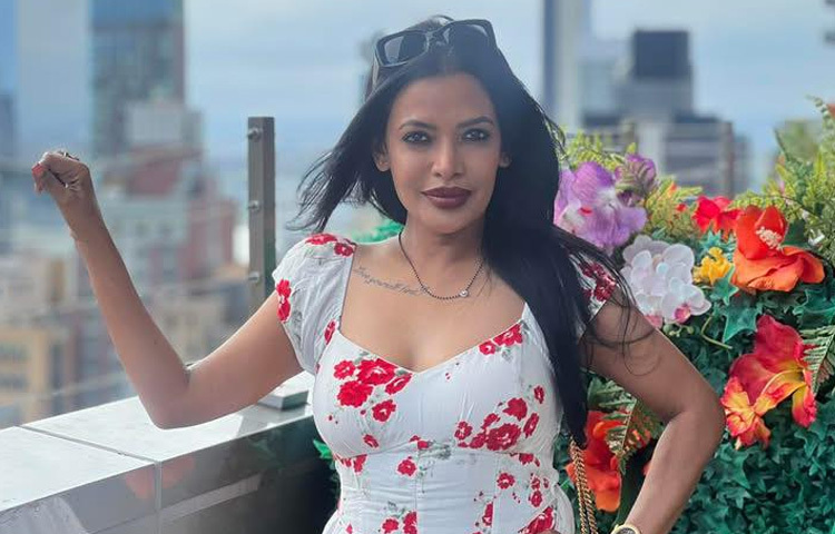 ২০০২ সালে শ্রেষ্ঠ পার্শ্বচরিত্রে অভিনেত্রী বিভাগে জাতীয় চলচ্চিত্র পুরস্কার অর্জন করেন।