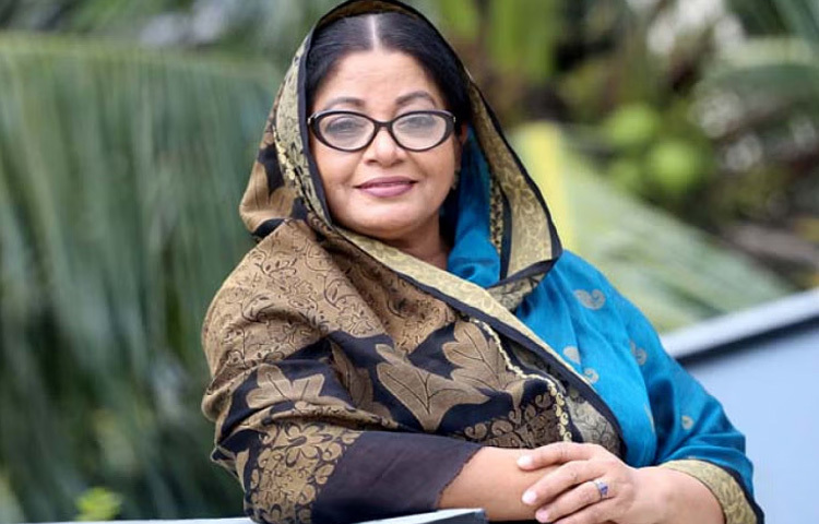 ১৯৫৩ সালের এই দিনে ঢাকার গ্রিন রোডে তার জন্ম। সেখানেই কেটেছে তার শৈশব ও কৈশোর। শিক্ষাজীবনে তিনি পড়েছেন ঢাকা বিশ্ববিদ্যালয়ের সমাজবিজ্ঞান বিভাগে, কিন্তু জীবনের মূল সুরটি বাঁধা পড়েছিল মঞ্চনাটকের সঙ্গে।