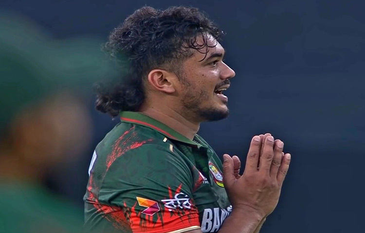 তাসকিনের বিরুদ্ধে অভিযোগটি করেছেন সিফাতুর রহমান সৌরভ নামের এক ব্যক্তি। অভিযোগে তিনি বলেন, তাসকিন তাকে ফোন করে ডেকে নিয়ে কিল-ঘুষি মেরে জখম করেন ও হুমকি দেন।