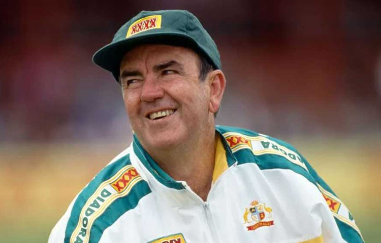 ১৯৬৮ সালে মাত্র ৩২ বছর বয়সে সিম্পসন ক্রিকেট থেকে বিদায় নেন। ব্যবসা আর পরিবারকে সময় দেওয়ার জন্য তিনি মাঠ থেকে সরে যান। কিন্তু ক্রিকেট তাকে ছাড়েনি।