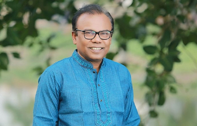 ফজলুর রহমান বাবুর জন্ম কুষ্টিয়ায়, তবে বেড়ে ওঠা ফরিদপুরে। অভিনয়ের প্রতি ভালোবাসা তার শৈশব থেকেই।