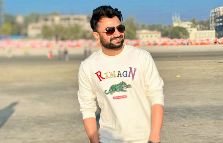 ১৯৮৯ সালের এই দিনে জন্ম নেওয়া ইমরানের শৈশব থেকেই গানের প্রতি টান ছিল প্রবল। পরিবারে সঙ্গীত চর্চার পরিবেশ না থাকলেও নিজের আগ্রহ ও অদম্য চেষ্টা দিয়ে ধীরে ধীরে এগিয়ে আসেন সঙ্গীতের জগতে।