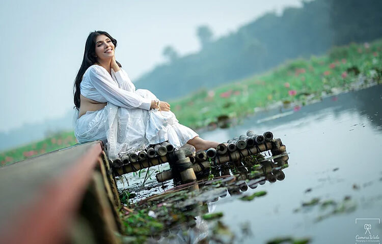 সামাজিক যোগাযোগমাধ্যমে শেয়ার করা ছবিতে ভক্তদের নজর কেড়েছেন এই অভিনেত্রী।