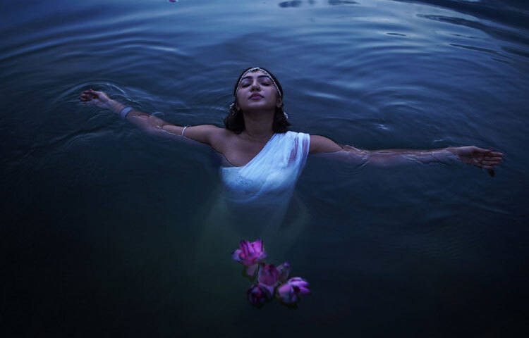 শুধু পর্দাতেই নয়, সামাজিক যোগাযোগমাধ্যমেও সমান সক্রিয় এই অভিনেত্রী। নিয়মিতই ভক্তদের সঙ্গে শেয়ার করেন নিজের নানা মুহূর্তের ছবি ও ভাবনা। আর সেই ছবিগুলো মুহূর্তেই আলোচনায় চলে আসে।