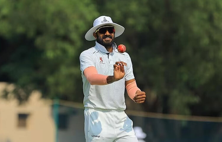 শঙ্করের আন্তর্জাতিক ক্যারিয়ার শুরু হয় ২০১৭ সালে এবং খুব দ্রুতই তিনি লিমিট ওভার ক্রিকেটে ভারতের জন্য নির্ভরযোগ্য অস্ত্র হিসেবে আত্মপ্রকাশ করেন। বিশেষ করে টি-টোয়েন্টি ফরম্যাটে তার সঠিক স্ট্রোকপ্লে এবং ম্যাচের পরিস্থিতি অনুযায়ী খেলার কৌশল তাকে দলের এক অমূল্য খেলোয়াড়ে পরিণত করেছে।