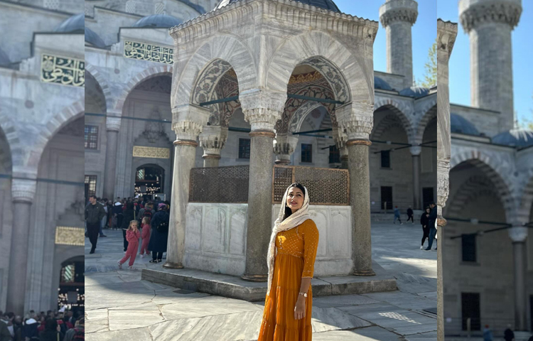 ইস্তাম্বুলে ঈদ উদযাপন করছেন অভিনেত্রী তাসনিয়া ফারিণ। সেখান থেকেই শুভেচ্ছা জানিয়েছেন ভক্ত-অনুরাগীদের। ছবি: ফেসবুক