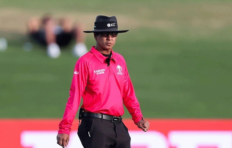 ইতিহাসে নাম লেখালেন শরফুদ্দৌলা ইবনে শহীদ সৈকত। বাংলাদেশের প্রথম আম্পায়ার হিসেবে আইসিসির এলিট প্যানেলে জায়গা করে নিয়েছেন তিনি। ছবি: সংগৃহীত