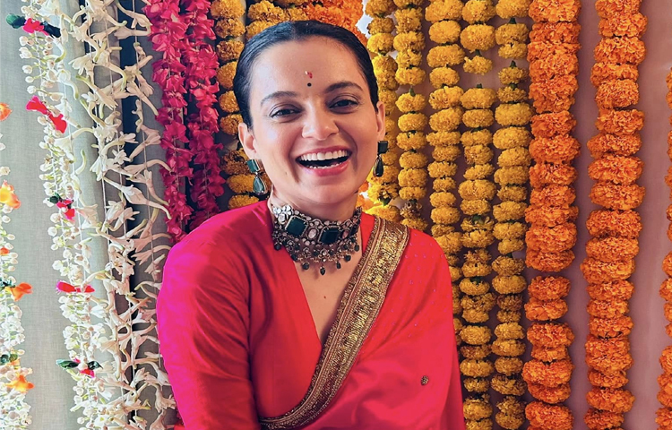 তবে এর আগে একই ঘটনা ঘটিয়েছিলেন কঙ্গনা নিজেও। ২০২০ সালে অভিনেত্রী ঊর্মিলা মাতন্ডকরকে ‘সফট পর্ন স্টার’ বলে আক্রমণ করেছিলেন কঙ্গনা। নেটিজেনেদের ধারণা কঙ্গনার পূর্বে করা বিতর্কিত মন্তব্যের পাল্টা জবাব পেয়েছেন তিনি। ছবি: সংগৃহীত