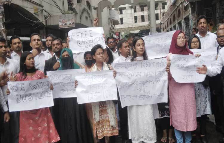 কোটাবিরোধী আন্দোলন চলাকালে নিহত শিক্ষার্থীদের হত্যার বিচার দাবিতে বিক্ষোভ মিছিল করেছেন শিক্ষার্থী ও আইনজীবীরা। ছবি: জাহাঙ্গীর আলম