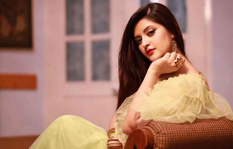 অভিনেত্রীর প্রথম বিয়ে হয় কৈশোর পেরোনোর পরপরই। তবে সেই সংসার টিকেছিল অল্প সময়। আলোচনায় খুব বেশি না এলেও, এটি তার জীবনের এক অপ্রকাশিত অধ্যায় হয়ে আছে।