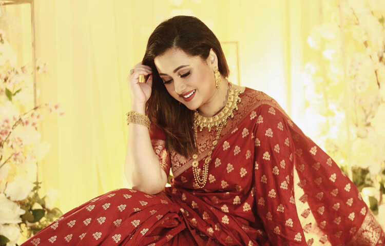 সম্প্রতি ফেসবুকে বেশকিছু শাড়ি পড়া ছবি শেয়ার করেছেন লাস্যময়ী এই নায়িকা। ছবি: ফেসবুক থেকে