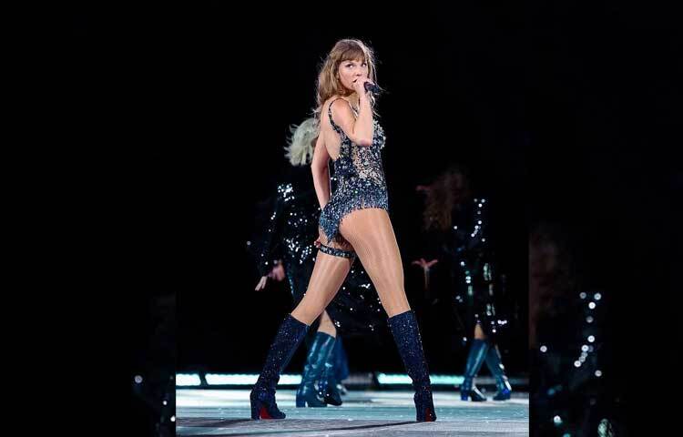 টেইলর ইরাস ট্যুর কনসার্টের বিভিন্ন অংশ সাজিয়েছেন তার প্রতিটি অ্যালবামের সঙ্গে মিল রেখে। ওই অ্যাক্টে গান গাওয়ার সময় তিনি পোশাকও পরেছিলেন অ্যালবামের থিমে। ছবি: ইনস্টাগ্রাম