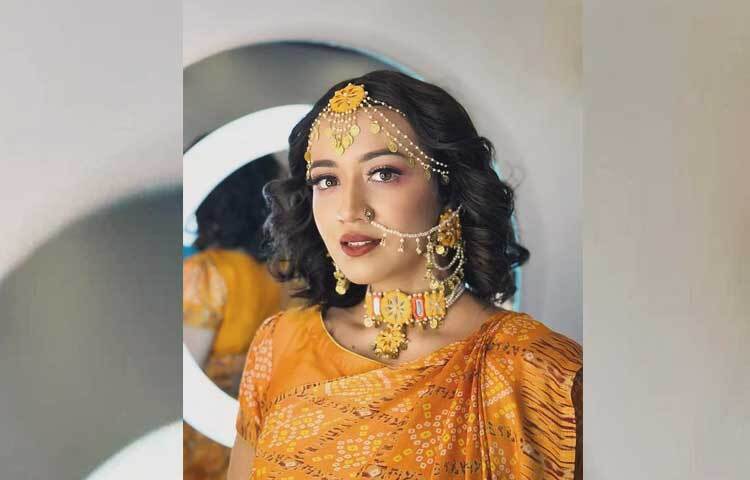 ‘বুক পকেটের গল্প’ নাটকে গায়ে হলুদের সাজে আইশা। ছবি: ইনস্টাগ্রাম