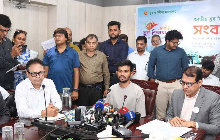 যুব ও ক্রীড়া উপদেষ্টা আসিফ মাহমুদ সজীব ভূঁইয়া আজ মন্ত্রণালয়ের সভাকক্ষে 'জাতীয় যুব দিবস-২০২৪' উপলক্ষ্যে সংবাদ সম্মেলনে প্রধান অতিথির বক্তৃতা করেন। ছবি: পিআইডি