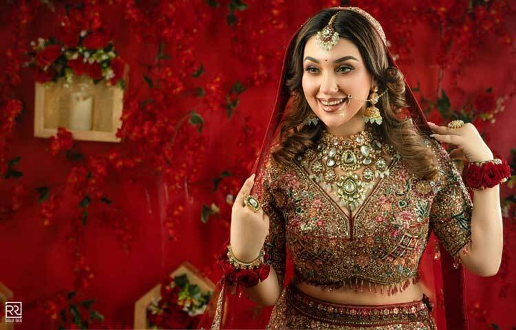 অপুর এমন নজরকাড়া সাজে মুগ্ধ তার ভক্ত-অনুরাগীরা।