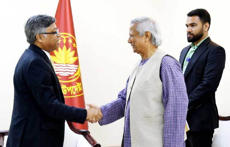 প্রধান উপদেষ্টা প্রফেসর মুহাম্মদ ইউনূসের সাথে ঢাকার তেজগাঁওয়ে তার কার্যালয়ে সার্ক এর মহাসচিব মো. গোলাম সারওয়ার সাক্ষাৎ করেন। ছবি: পিআইডি