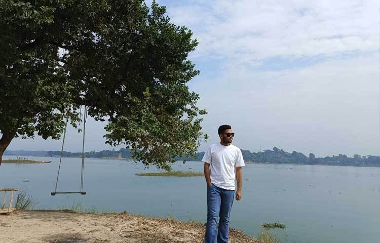 প্রতিদিন ঢাকা, চট্টগ্রামসহ বিভিন্ন জায়গা থেকে গরবা গুদিতে ছুটে আসছেন ভ্রমণপিপাসুরা।