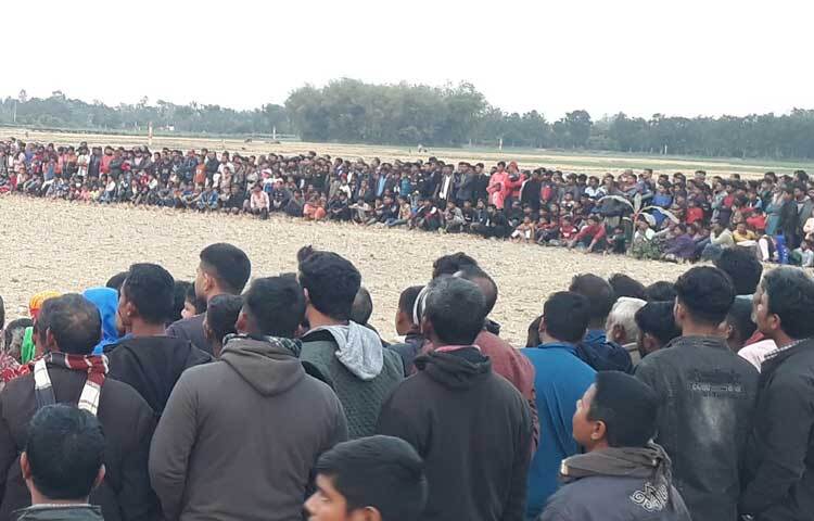 রোববার উপজেলার ৪ নম্বর শেখপুরা ইউনিয়নের কিষাণ বাজার চকদেওতৈড় গ্রামের মাঠে অনুষ্ঠিত হয় ঐতিহ্যবাহী এই খেলা।