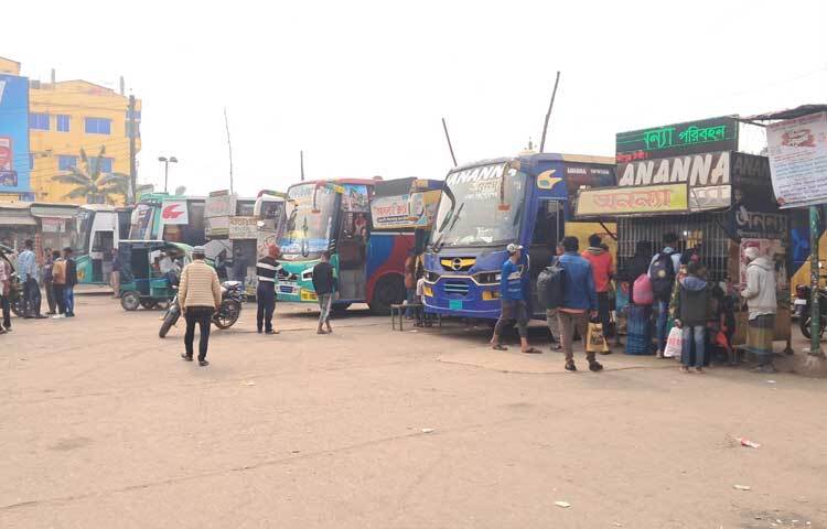 কিশোরগঞ্জ গাইটাল বাসস্ট্যান্ড থেকে সায়েদাবাদ ও গুলিস্তানগামী ‘যাতায়াত প্রাইভেট লিমিটেড’ বাসের কাউন্টার মাস্টার বাশার জানান, অন্য সাধারণ দিনে সকাল থেকে দুপুর ১২টার মধ্যে ১০ থেকে ১২টা বাস ঢাকার উদ্দেশ্যে ছেড়ে যায়। কিন্তু আজ এরইমধ্যে ১৬টি বাস ঢাকার উদ্দেশ্যে কাউন্টার ত্যাগ করেছে। সব বাসে যাত্রী ছিল পরিপূর্ণ।