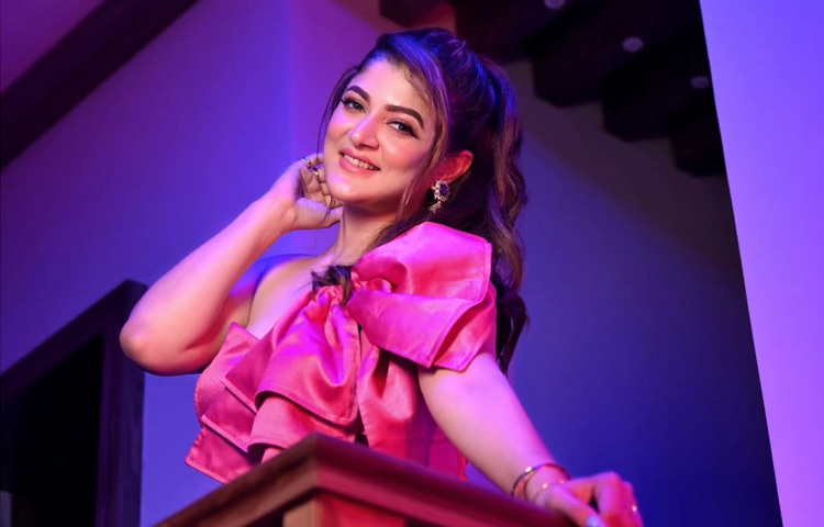 ডেব্যু হয়েছেন সেই ২০০৭ সালে। এরপর একের পর উপহার দিয়েছেন একাধিক হিট সিনেমা।