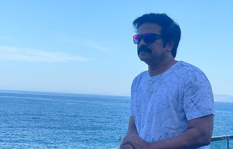 তিনি শুধু পার্শ্ব অভিনেতাই নয়, একজন স্ট্যান্ডআউট পারফর্মার হিসেবে নিজেকে প্রতিষ্ঠিত করেন।