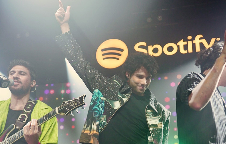 ২০১৩ সালে টাইমস অফ ইন্ডিয়ার ‘ফ্রেশ ফেস কনটেস্ট’ জেতার পর তার অভিনয় ক্যারিয়ার শুরু হয়।