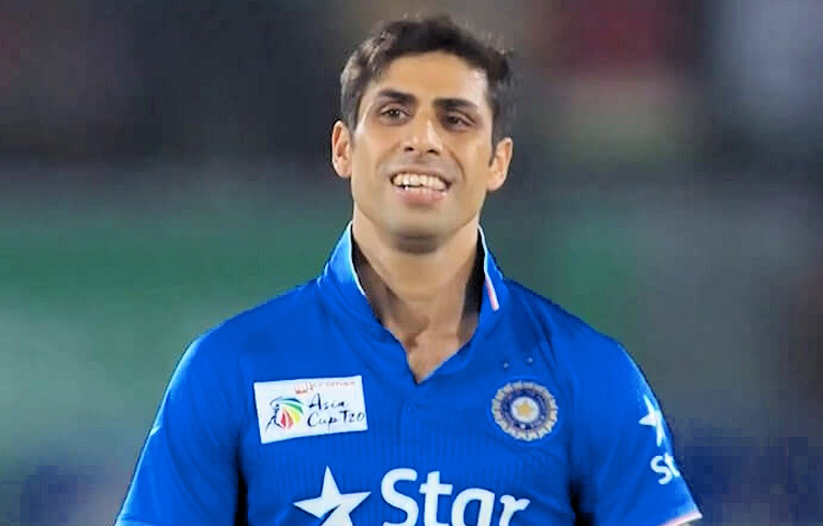 তিনি ২০০৩ সালের ক্রিকেট বিশ্বকাপে ইংল্যান্ডের বিরুদ্ধে ৬ উইকেট নিয়ে ভারতের হয়ে বিশ্বকাপে সেরা বোলিং পারফরম্যান্সের রেকর্ড গড়েছিলেন।