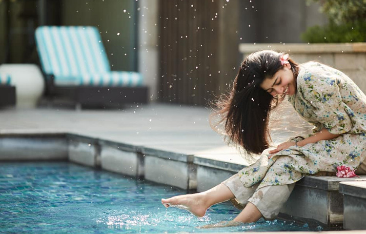 সাই পল্লবী মূলত তামিল, তেলেগু ও মালয়ালম ভাষার সিনেমায় কাজ করে থাকেন। ‘প্রেমাম’, ‘এফআইডিআই’, ‘শ্যামসিং রায়’ বা ‘গার্গী’র মতো সিনেমায় তিনি যেমন নিজেকে অভিনেত্রী হিসেবে প্রমাণ করেছেন, তেমনি তার নাচও ভক্তদের কাছে আলাদা আকর্ষণ।