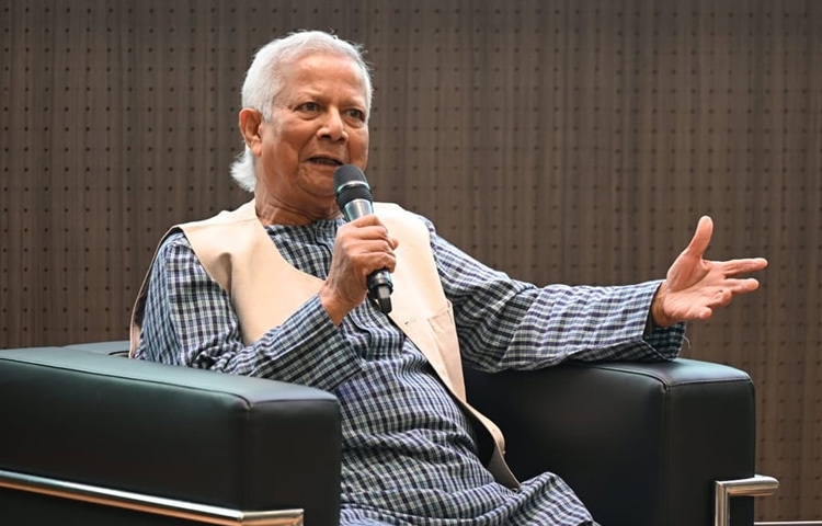 সন্ধ্যায় বাংলাদেশ দূতাবাস আয়োজিত এক কমিউনিটি ইভেন্টে অংশগ্রহণ করবেন প্রধান উপদেষ্টা। সেখানে জাপানে বসবাসরত প্রবাসীদের সঙ্গে মতবিনিময় করবেন। অনুষ্ঠানে প্রবাসীদের উদ্দেশ্যে বক্তব্য রাখার পাশাপাশি তাদের সমস্যা এবং প্রত্যাশার কথা শুনবেন।