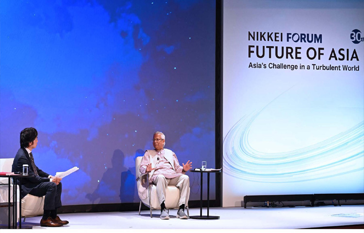 জাপানের টোকিওতে ইম্পেরিয়াল হোটেলে নিক্কেই ফোরাম: ফিউচার অব এশিয়ায় প্রশ্নোত্তর সেশনে অংশনেন প্রধান উপদেষ্টা প্রফেসর মুহাম্মদ ইউনূস। ছবি: পিআইডি