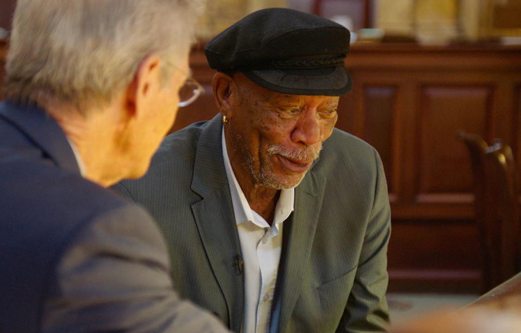 ছোটবেলা থেকেই মঞ্চনাটকের প্রতি ঝোঁক ছিল তার। ষাটের দশকে টেলিভিশনে ছোট চরিত্র দিয়ে শুরু হয় তার পেশাগত অভিনয়জীবন। তবে বড় পর্দায় স্বীকৃতি পেতে সময় লাগে।