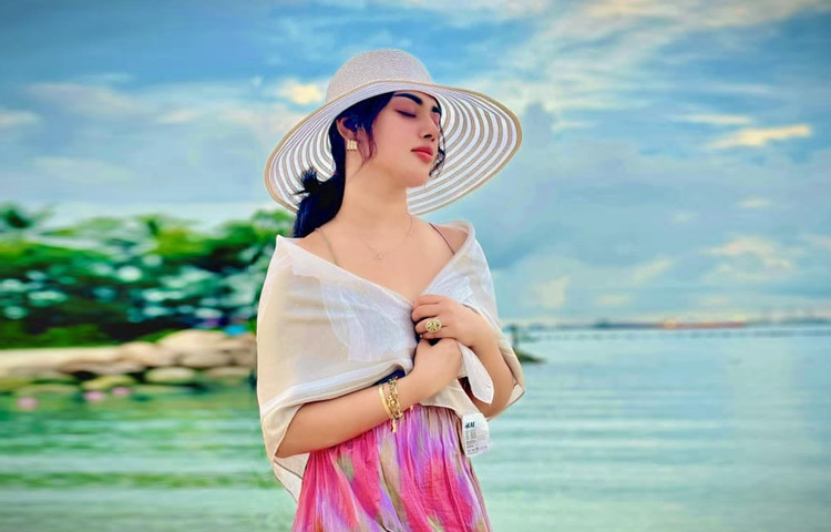 ২০১২ সালে ‘নদীজন’ সিনেমা দিয়ে চলচ্চিত্র জগতে পা রাখেন এই অভিনেত্রী।