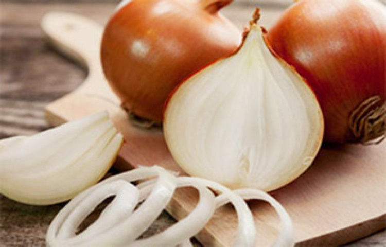 পেঁয়াজে থাকা অ্যান্টিঅক্সিডেন্ট ক্যানসারের মতো রোগের ঝুঁকি কমায়।