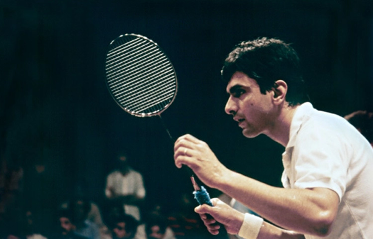 মাত্র ১৫ বছর বয়সে ১৯৭২ সালে তিনি ন্যাশনাল জুনিয়র চ্যাম্পিয়ন হন এবং এর কয়েক বছরের মধ্যেই বড়দের বিভাগেও নিজের আধিপত্য প্রতিষ্ঠা করেন।