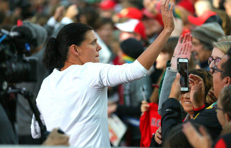 ছোটবেলা থেকেই ফুটবলের প্রতি তার ভালোবাসা ছিল অগাধ। পারিবারিকভাবেও খেলার প্রতি উৎসাহ ছিল প্রবল, বিশেষ করে তার চাচা ব্রায়ান সিনক্লেয়ার ছিলেন একজন প্রাক্তন পেশাদার ফুটবলার।