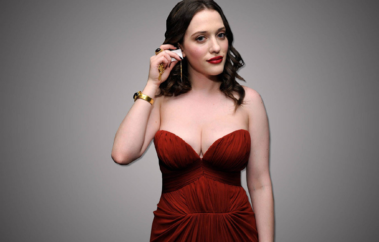 মাত্র ৯ বছর বয়সে ক্যাট অভিনয় শুরু করেন, যদিও তার পরিবারে অভিনয়ের জন্য অতিরিক্ত অর্থ ছিল না। তার প্রথম কাজ ছিল একটি পটেটো চিপসের বিজ্ঞাপন, যা কখনো প্রচারিত হয়নি।