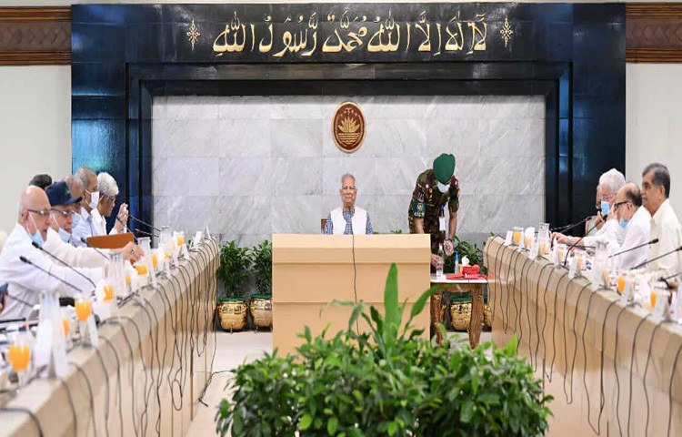 প্রধান উপদেষ্টা প্রফেসর মুহাম্মদ ইউনূস ঢাকায় তেজগাঁওয়ে তার কার্যালয়ে উপদেষ্টা পরিষদের সভায় সভাপতিত্ব করেন। ছবি: পিআইডি